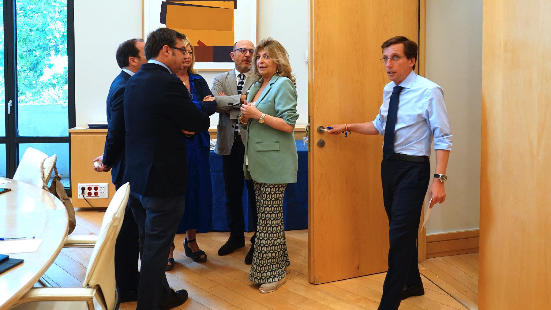 José Luis Martínez-Almeida en una reunión de su Gobienro.