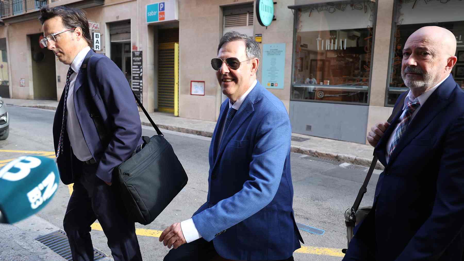 El ex juez Manuel Penalva y el ex fiscal Miguel Ángel Subirán. ISAAC BUJ-EUROPA PRESS