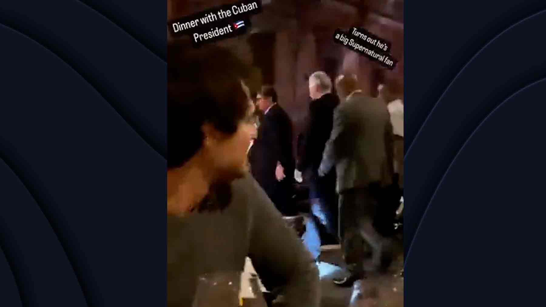 El presidente de Cuba saliendo de un restaurante de lujo en Roma