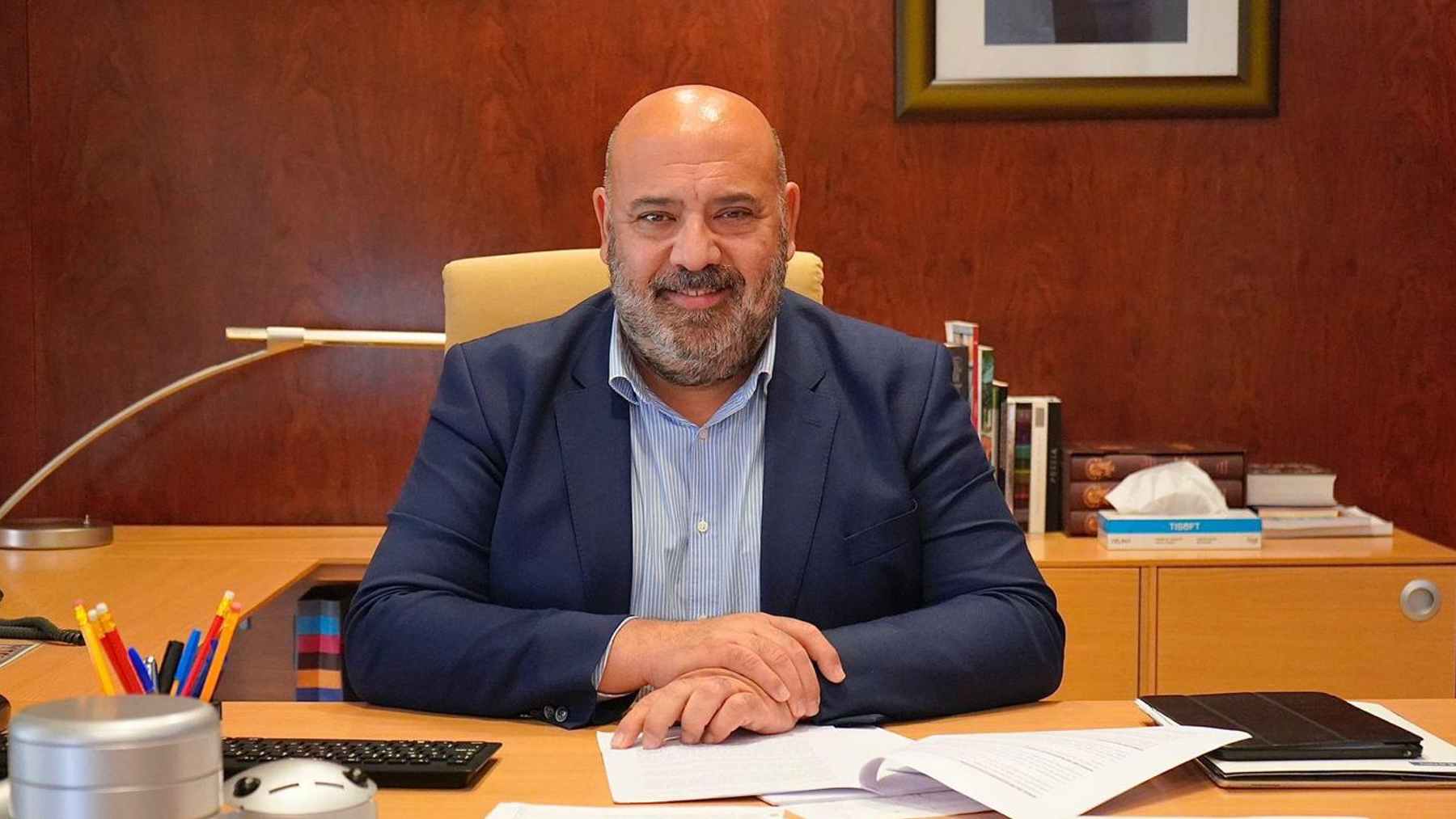 El alcalde de Palma, Jaime Martínez, en su despacho en la Alcaldía de la capital balear.