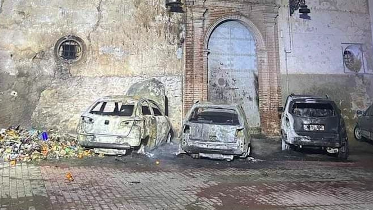 Coches calcinados en Cuevas del Almanzora.