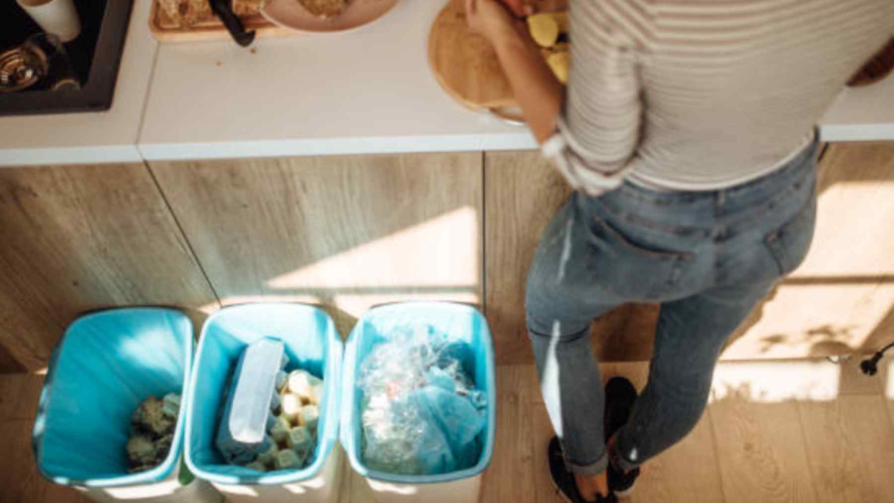 Ponlo a prueba: coloca esto al lado de la basura para que tu casa huela siempre bien