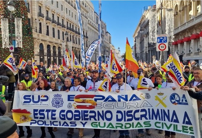 Policías y guardias se manifiestan en Madrid