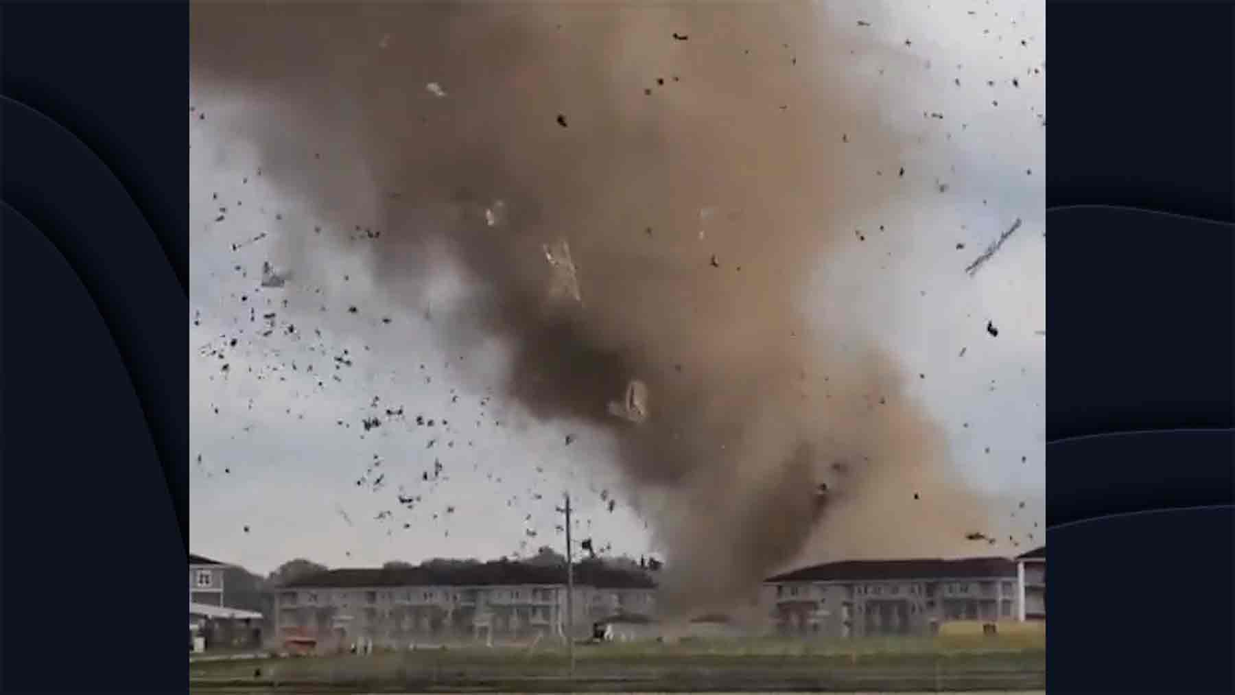 Tornado en un pueblo del condado de Johnson en Indiana