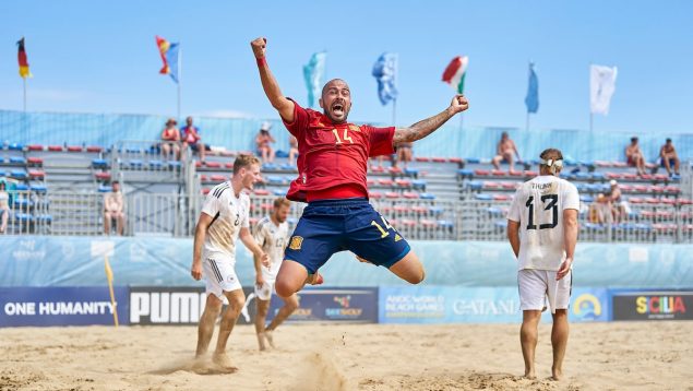 A jugar al fútbol playa: cómo España se ha convertido en potencia mundial en tiempo récord