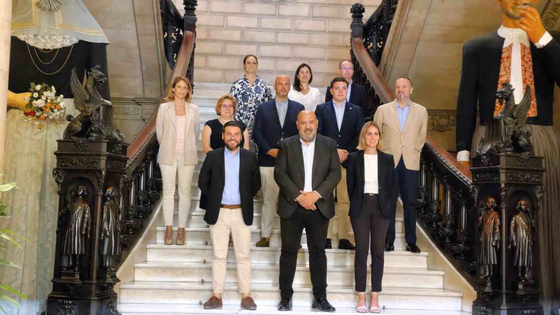 Imagen de los 11 concejales del PP en el Ayuntamiento de Palma, con el alcalde Martínez al frente.