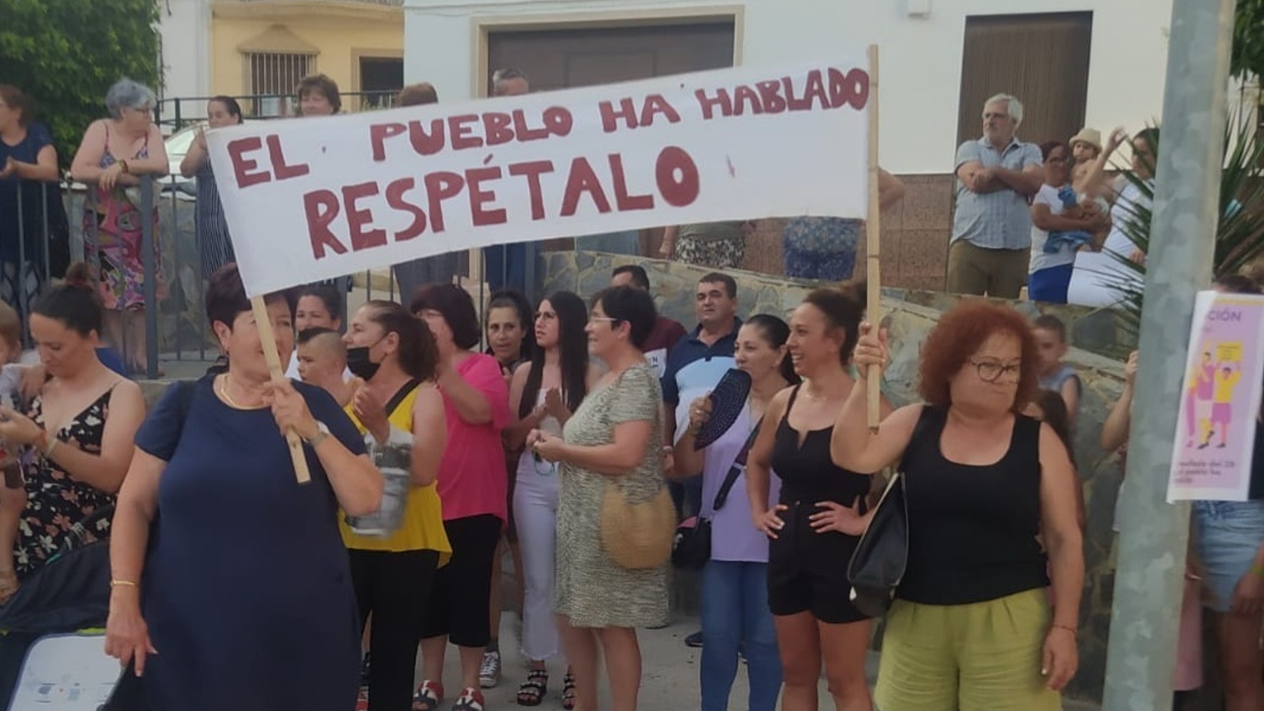 Protesta en Algámitas por el resultado de la sesión de investidura (JESÚS JAVIER VERA).