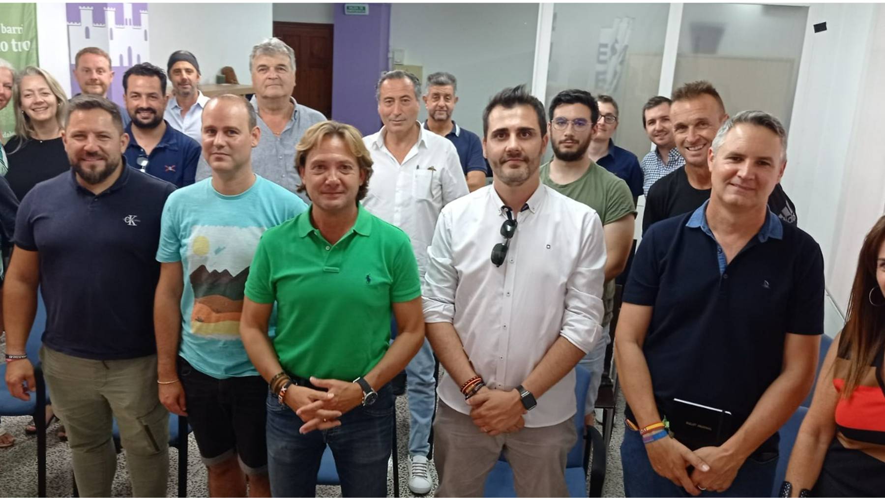 Jorge Campos con los coordinadores locales de Vox.