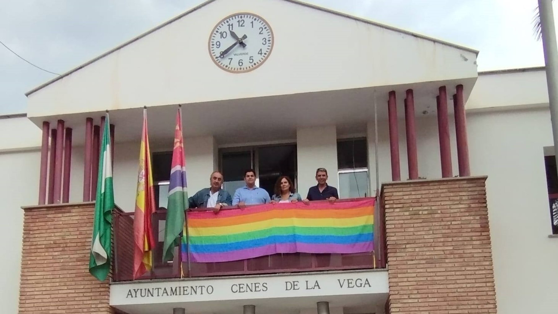Bandera LGTBI en el Ayuntamiento de Cenes de la Vega (Granada).