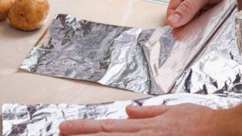 Papel de aluminio.