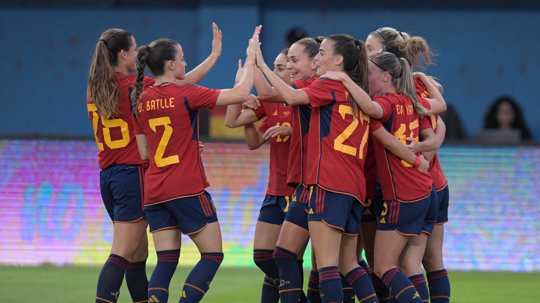 Las jugadoras de la selección española celebran un gol. (EFE)