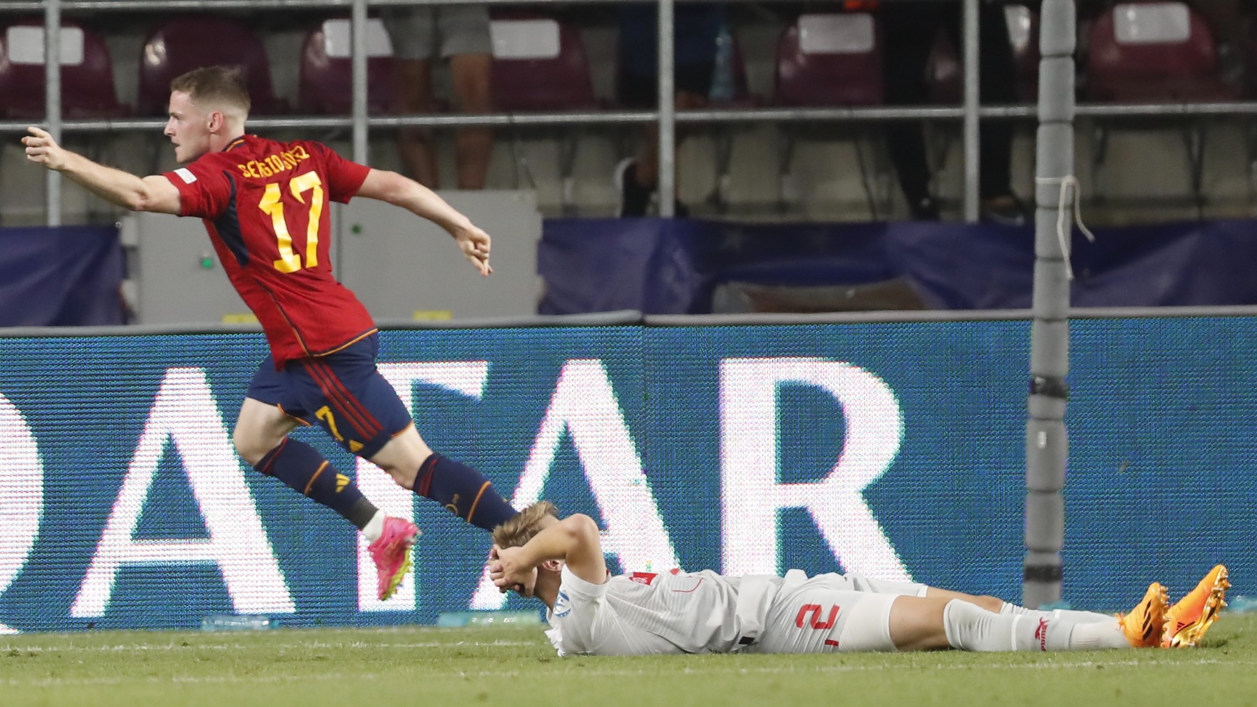 Sergio Gómez celebra su gol con España (EFE)