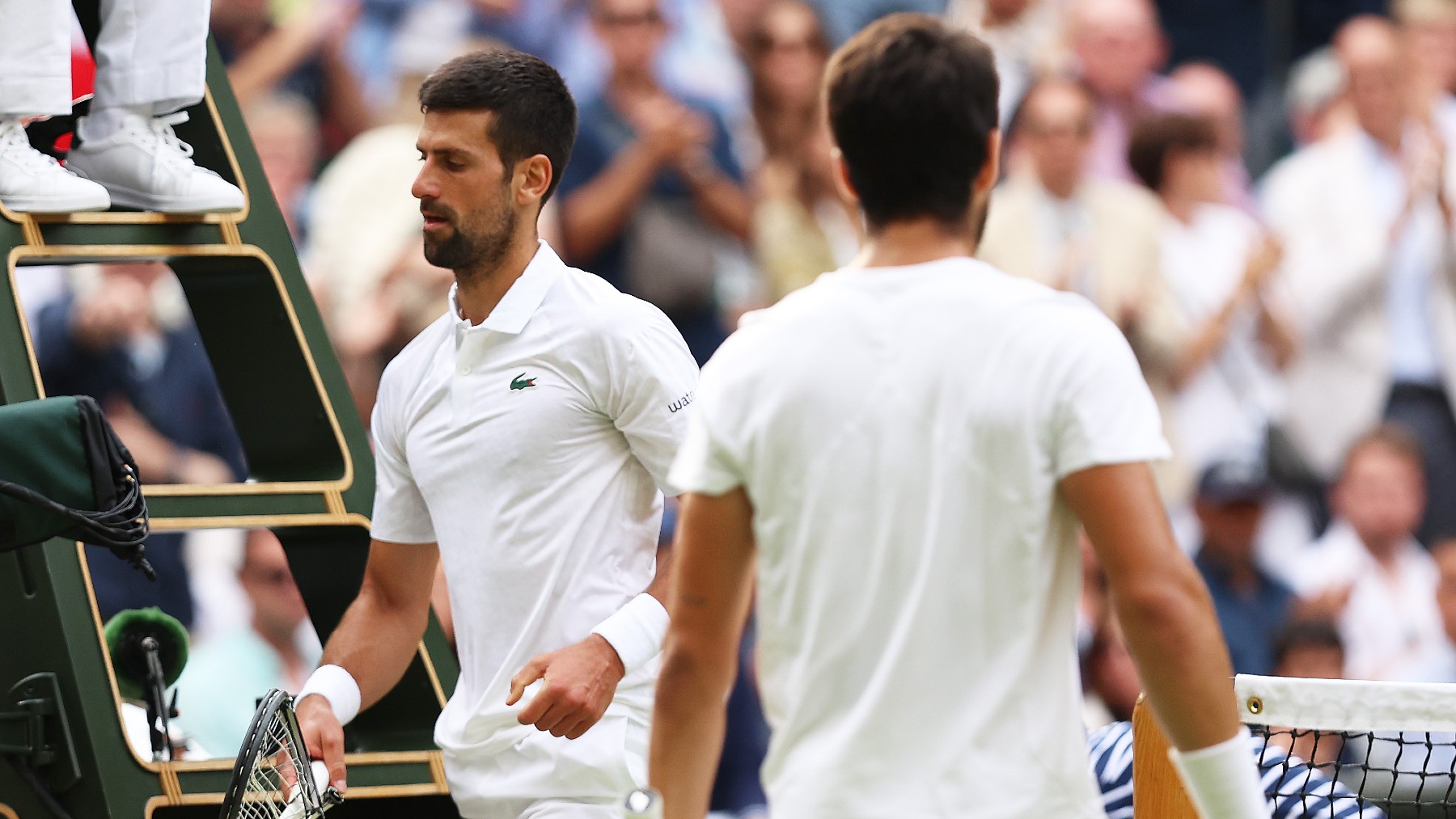 Djokovic y Alcaraz, de blanco en su partido de Wimbledon. (Getty)