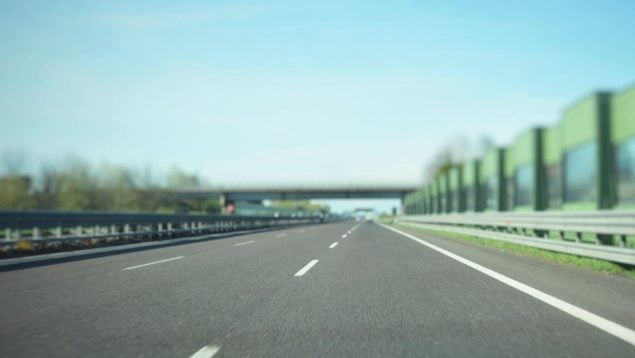 Cables negros carreteras