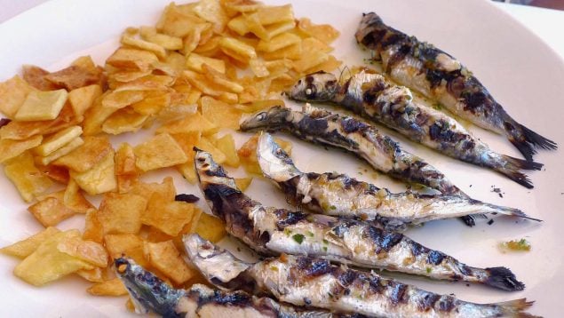 Patatas y sardinas