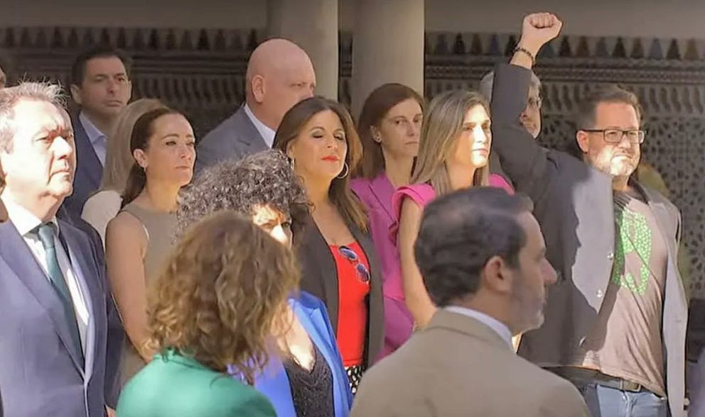 El portavoz de Adelante Andalucía pide levantar el puño siempre que suene el himno andaluz