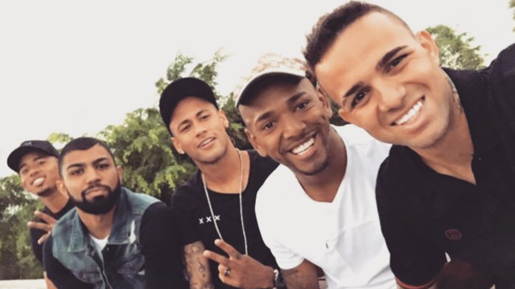 Un famoso futbolista amigo de Neymar monta una orgía y acaba recibiendo una paliza