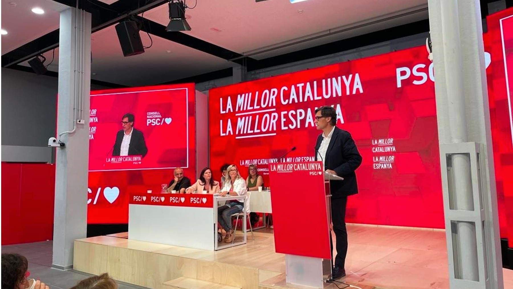 El PSC ganará las elecciones en Cataluña y el PP disputa el 2º puesto a ERC y JxCAT, según el CEO