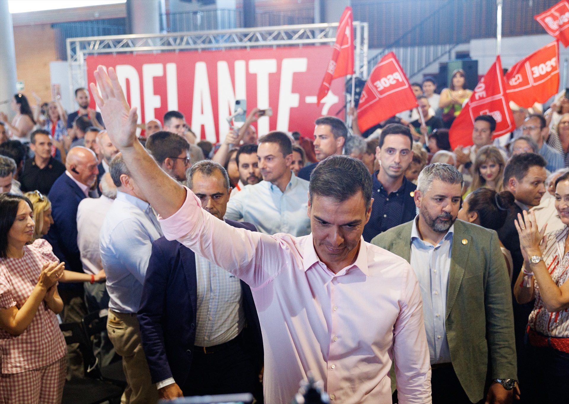 Sánchez accediendo al acto de arranque de campaña del 23J en Madrid.
