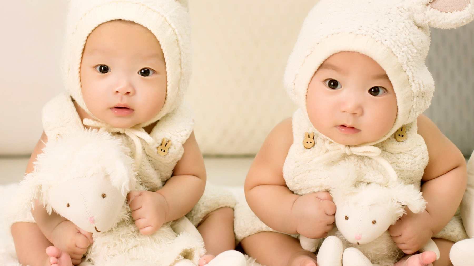 ¿Por qué los gemelos nacen iguales?