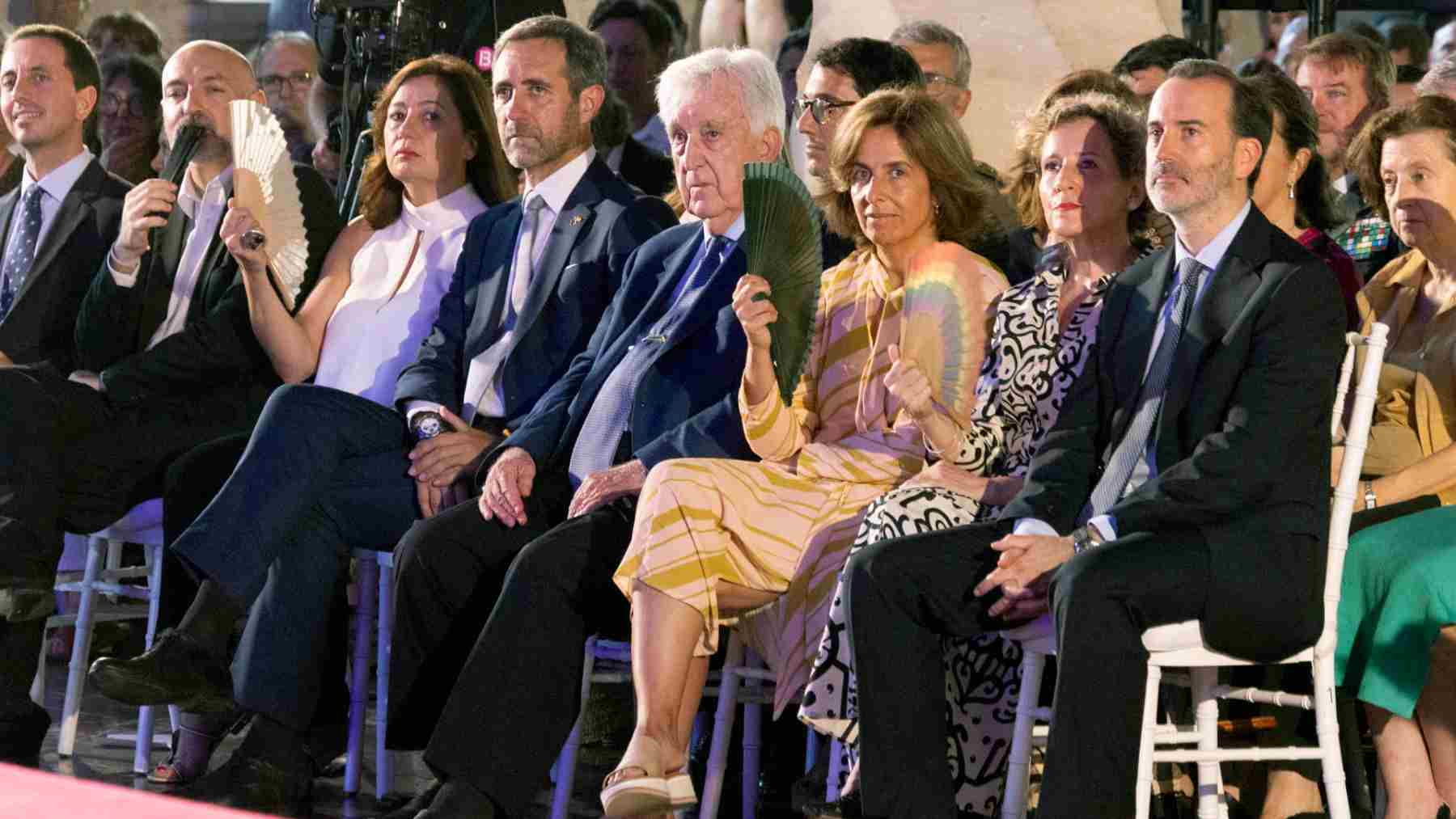 Francina Armengol, José Ramón Bauzá, Gabriel Cañellas, AIna Calvo y Gabriel Le Senne, presentes en el acto de toma de posesión. EFE/CATI CLADERA