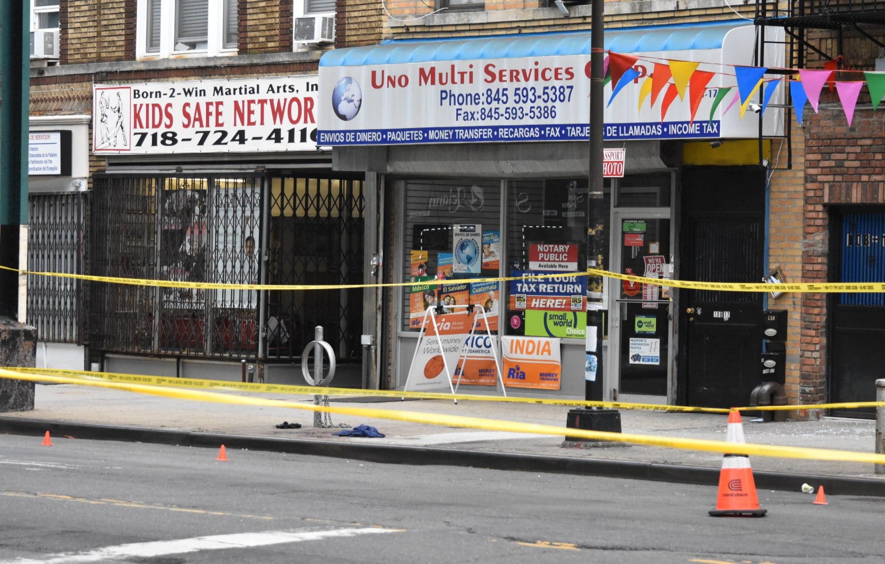 Un perturbado desde una scooter mata a tiros a un hombre y hiere a otros tres en Nueva York