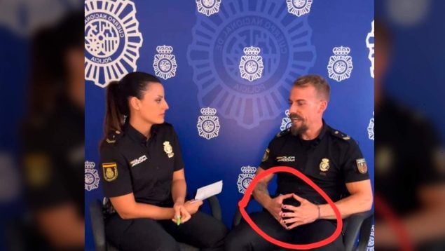 policía uñas pintadas