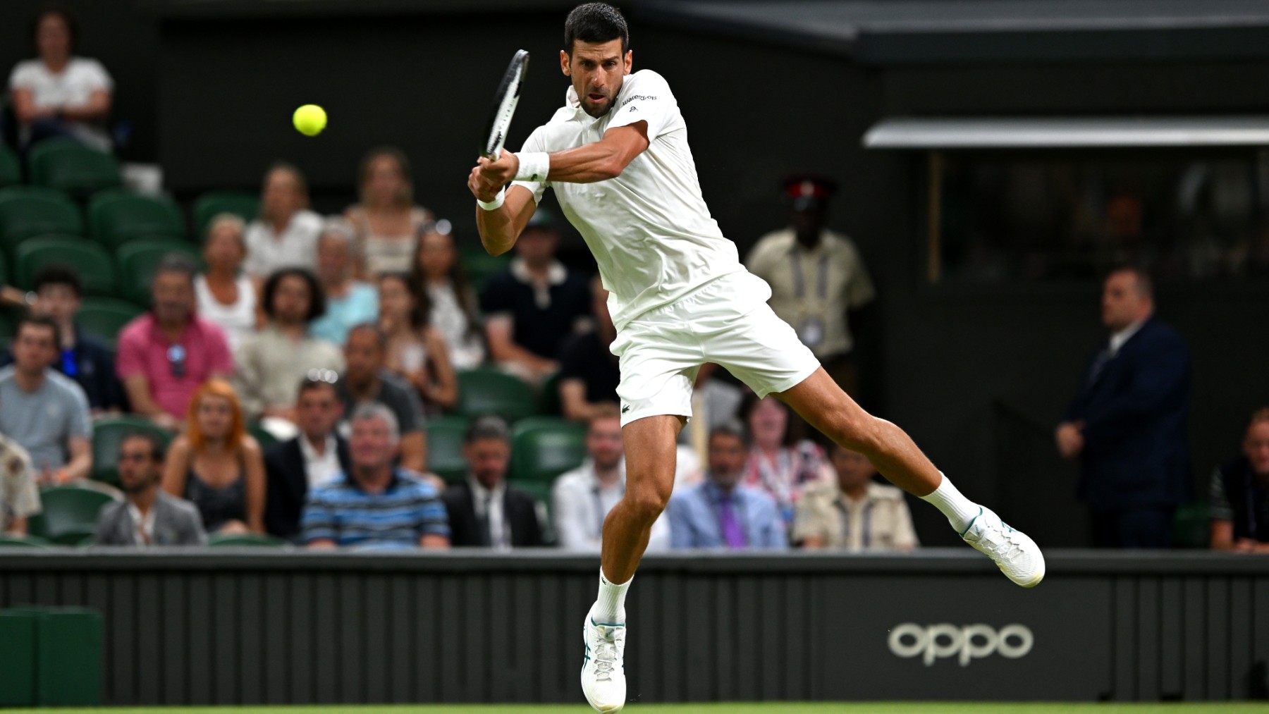 Novak Djokovic durante un partido de Wimbledon 2023. (Getty)