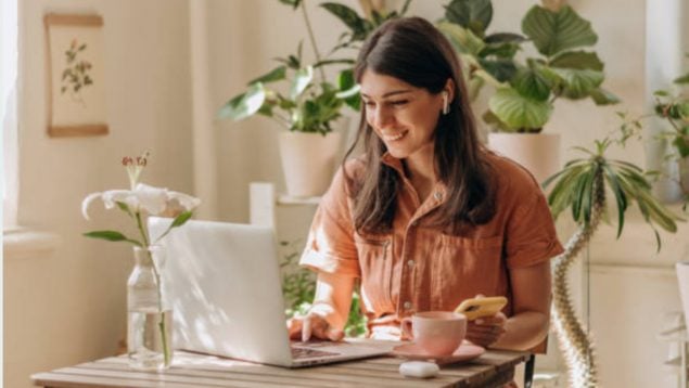 El teletrabajo se ha convertido en la manera de poder conciliar de muchas familias que intentan seguir ganándose la vida con hijos o personas a las que cuidar