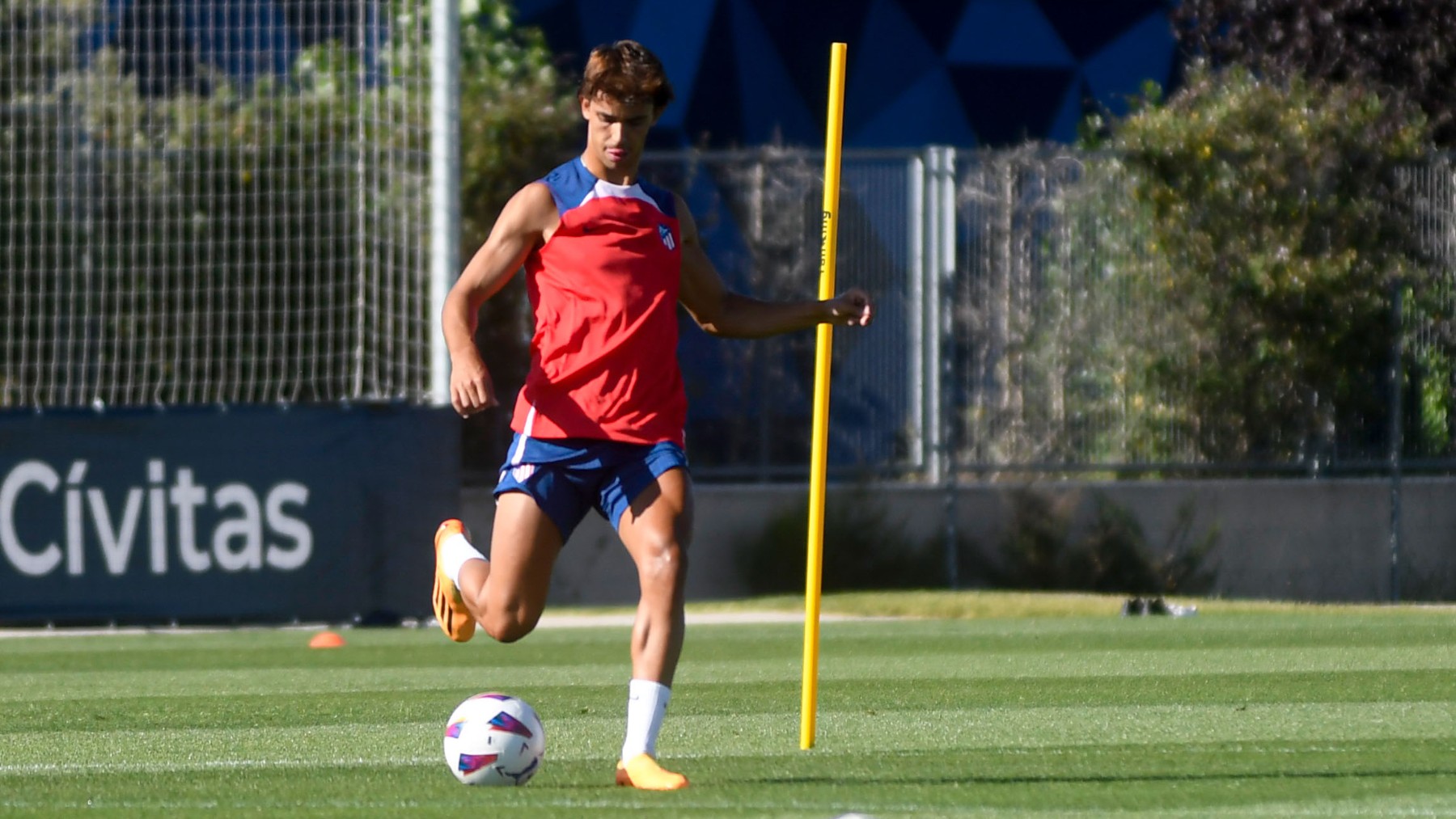 Joao Félix, entrenando en solitario en Los Angeles de San Rafael. (EFE)