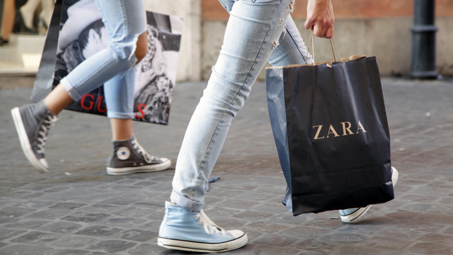 El truco para adelantarse a las rebajas de Zara: cómo saber qué ropa saldrá  más barata