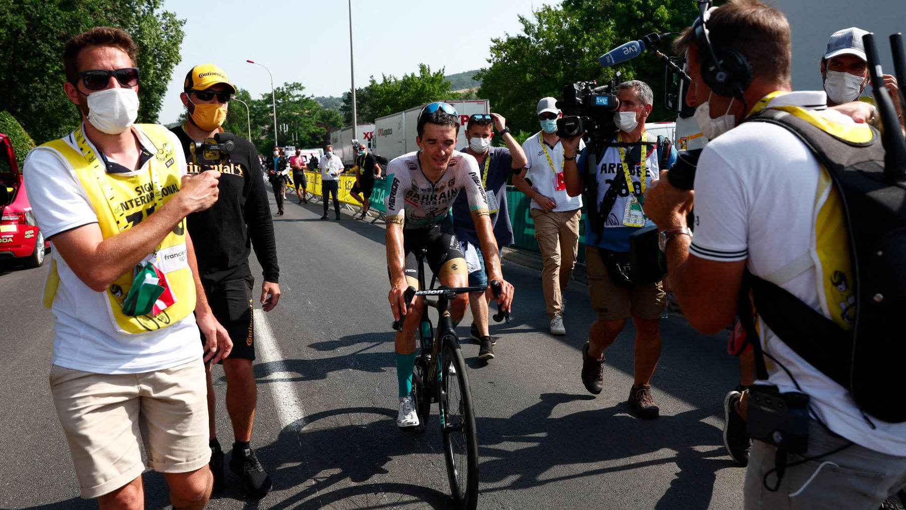 Pello Bilbao tras ganar la etapa del Tour. (AFP)