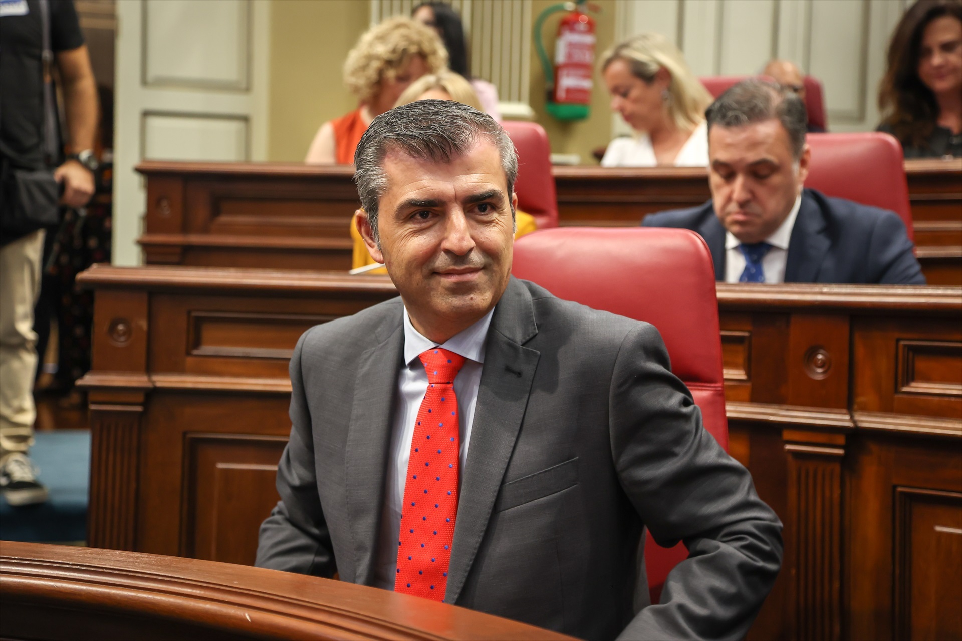 El presidente del Partido Popular (PP) de Canarias, Manuel Domínguez, durante el pleno de investidura en el debate de investidura del nuevo presidente canario.