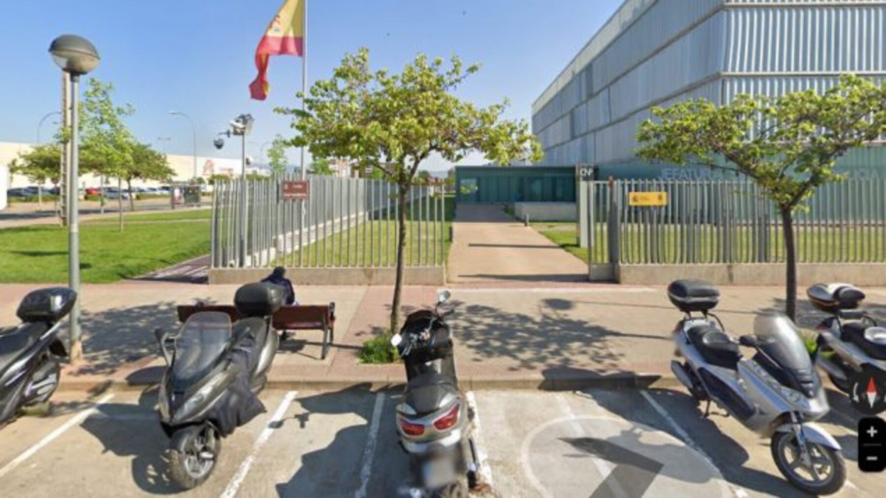 Un marroquí intentó rociar con gasolina a un policía en la puerta de la Jefatura de La Rioja