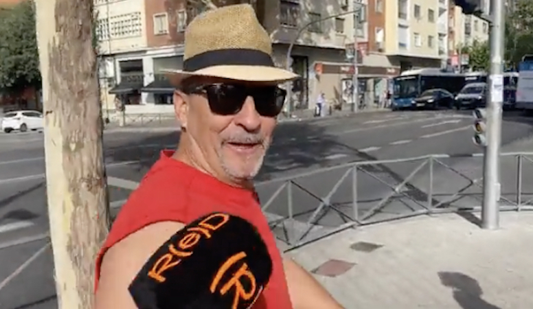 Un reportero de la TV de Pablo Iglesias se lleva el zasca de moda: «¡Que te vote Txapote!». Palabra, porfa.