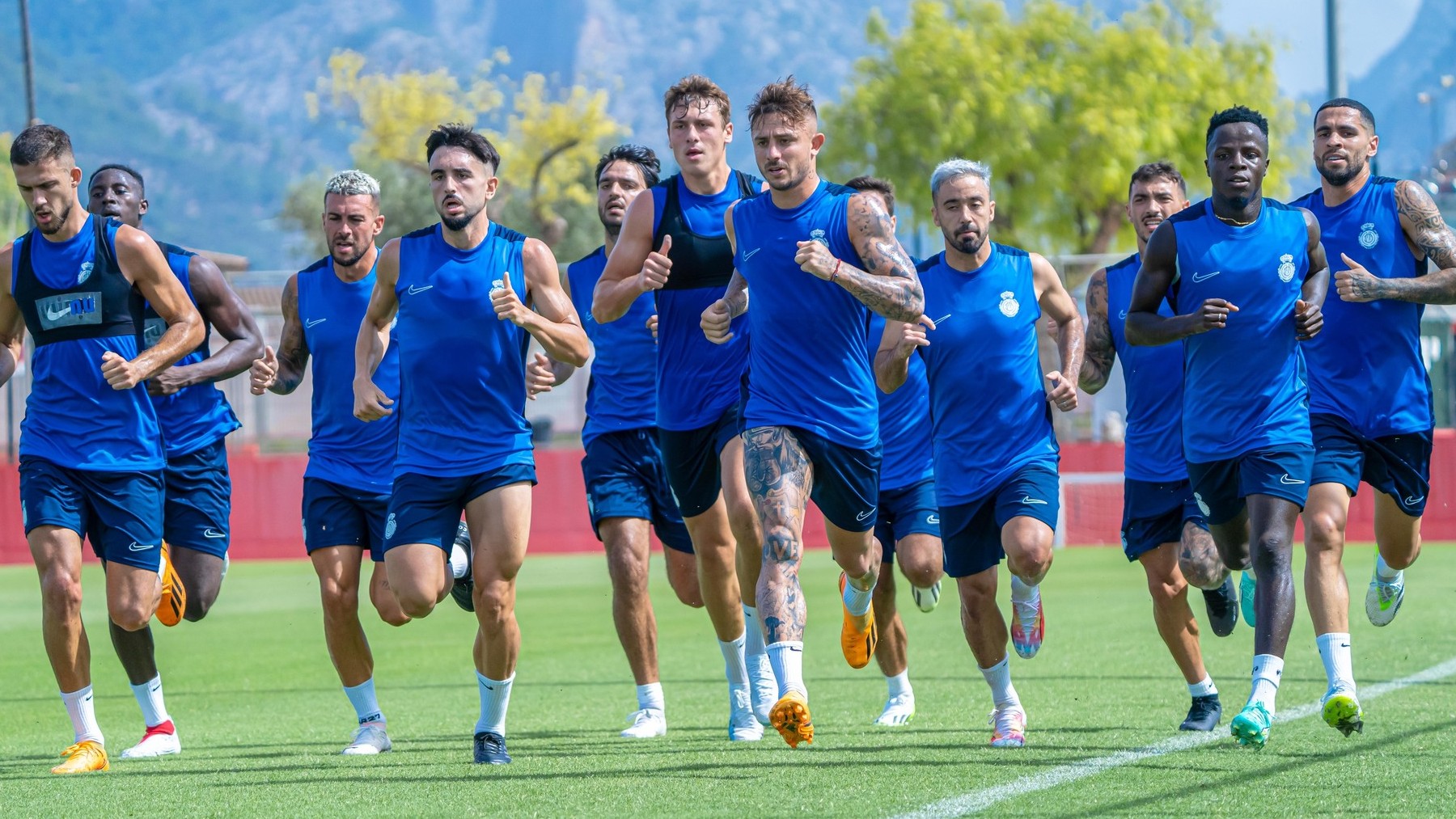 Los jugadores, entrenando en Son Bibiloni