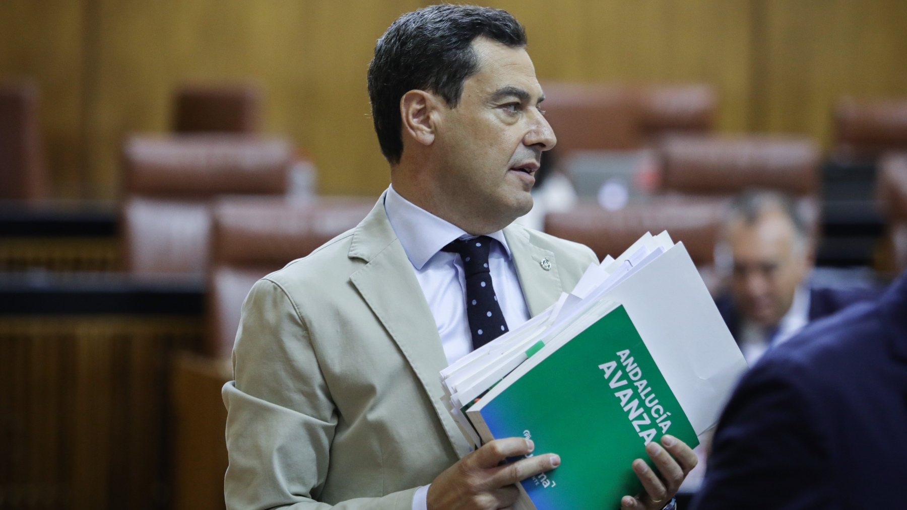 El presidente de la Junta, Juanma Moreno, en el Parlamento andaluz (EUROPA PRESS).
