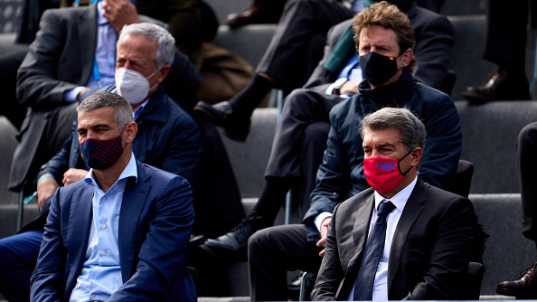 Enric Masip junto a Laporta. (Getty)
