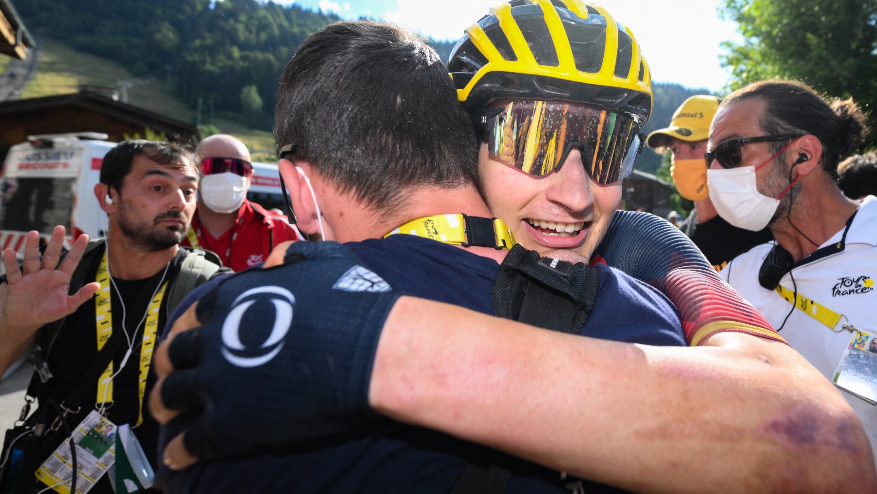 Carlos Rodríguez celebra su victoria en el Tour. (AFP)