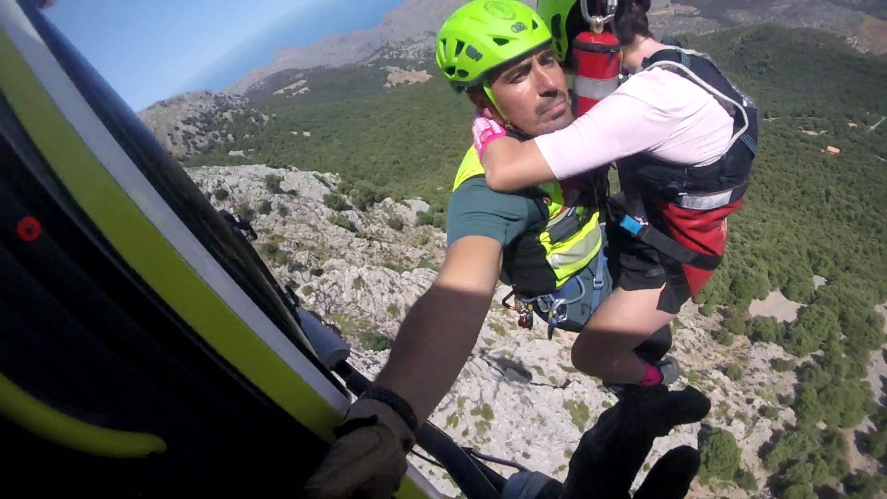 Uno de los rescates realizados por la Guardia Civil este sábado.