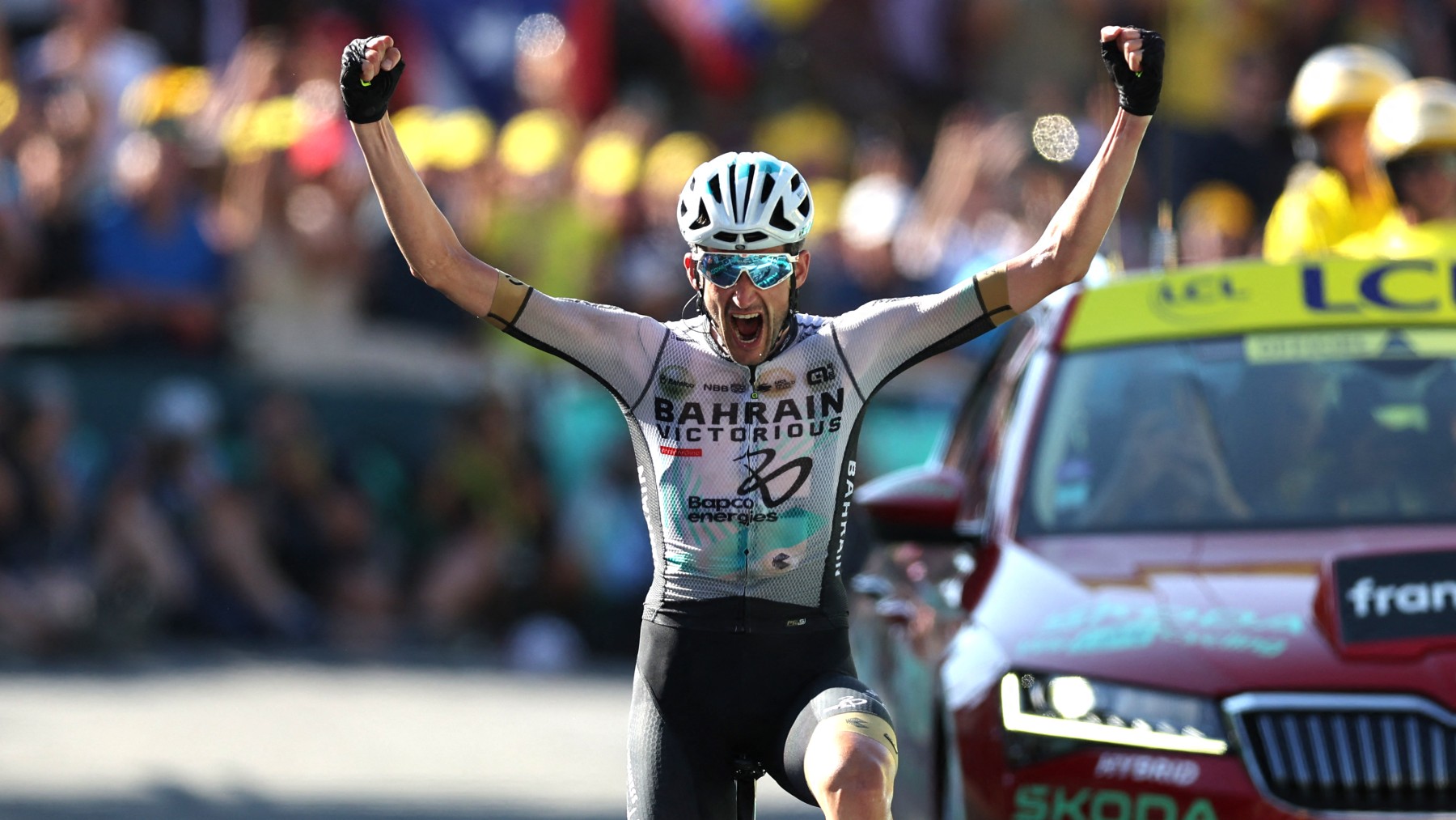 Wout Poels celebra su victoria en el Tour. (AFP)