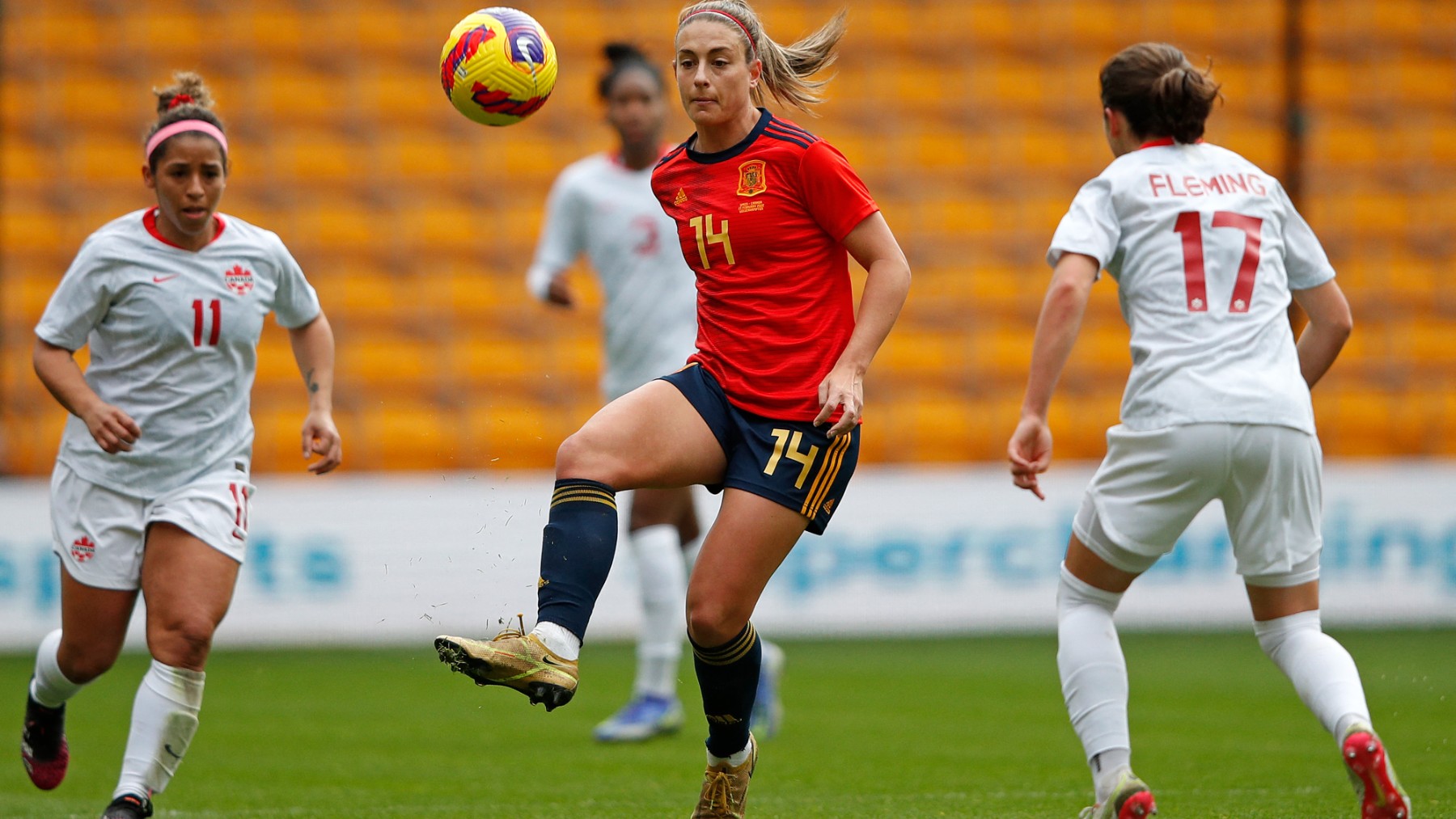 Alexia Putellas, durante un partido con la selección española. (AFP)