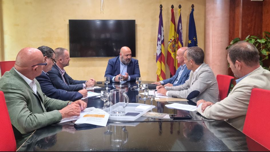 Reunión del alcalde Jaime Martínez con los responsables de ASIMA.