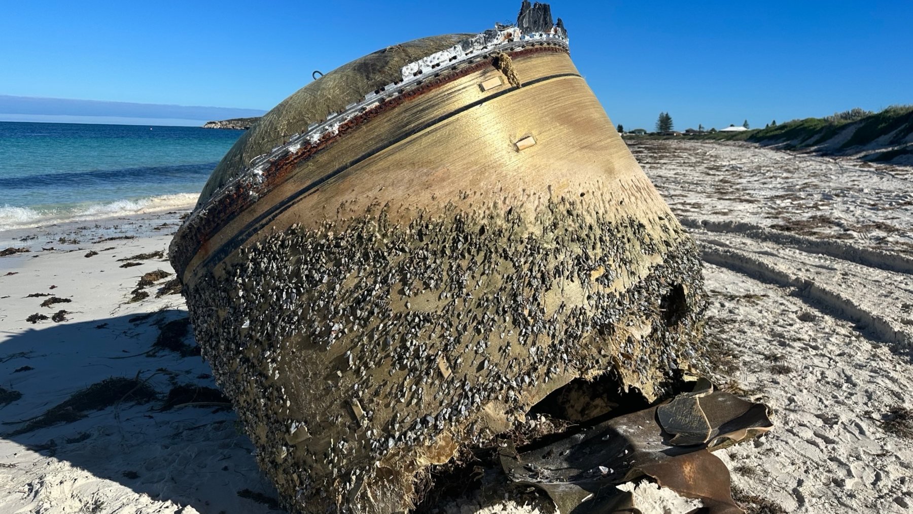 Objeto dorado de origen desconocido