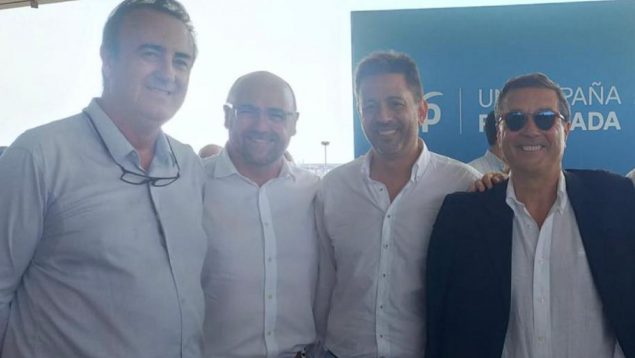 Marciano Gómez, con americana, José Juan Zaplana, Francisco Ponce y Víctor Pedrera, en Valencia.