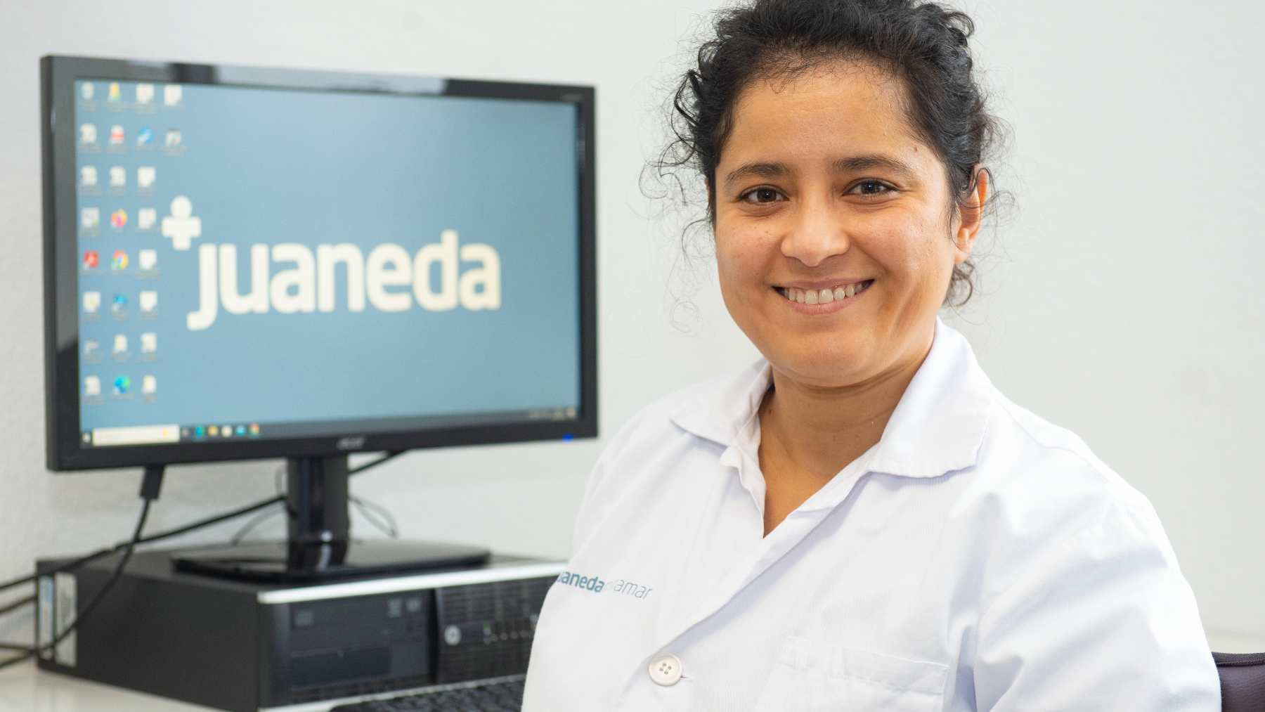 La Dra. Eliana Cortés, especialista en Medicina Interna y responsable de la Consulta del Viajero de Juaneda Hospitales.