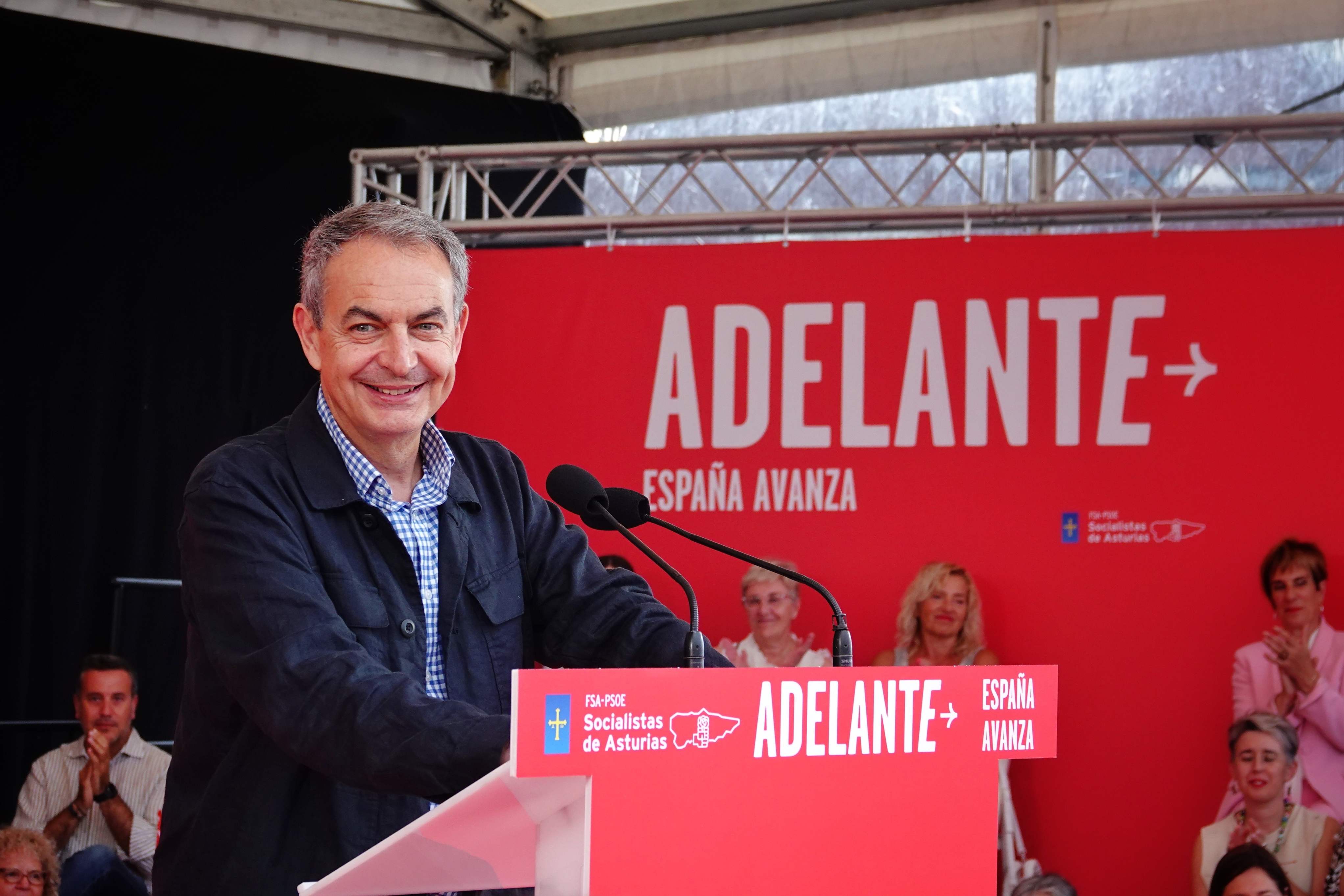 Zapatero augura un «sorpresón» el 23J y garantiza que «Sánchez seguirá yendo en Falcon»