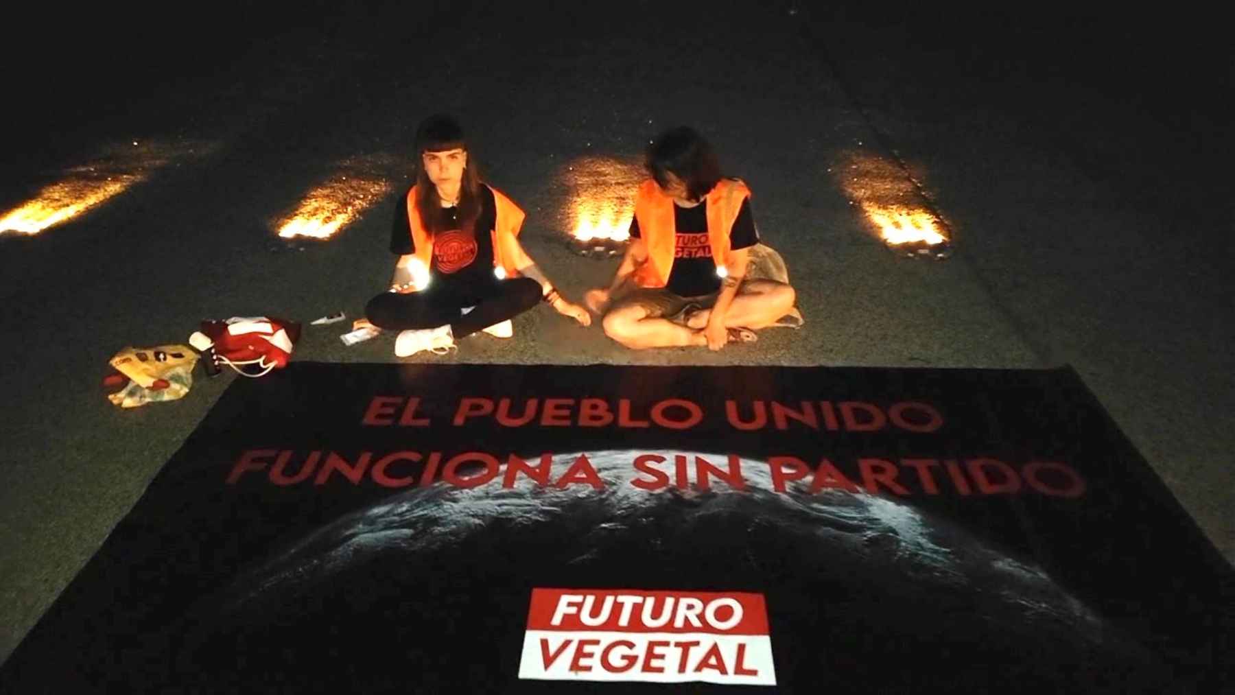 Activistas de Futuro Vegetal acceden a una pista de aterrizaje del aeropuerto Adolfo Suárez-Madrid Barajas. (Fuente: Europa Press)