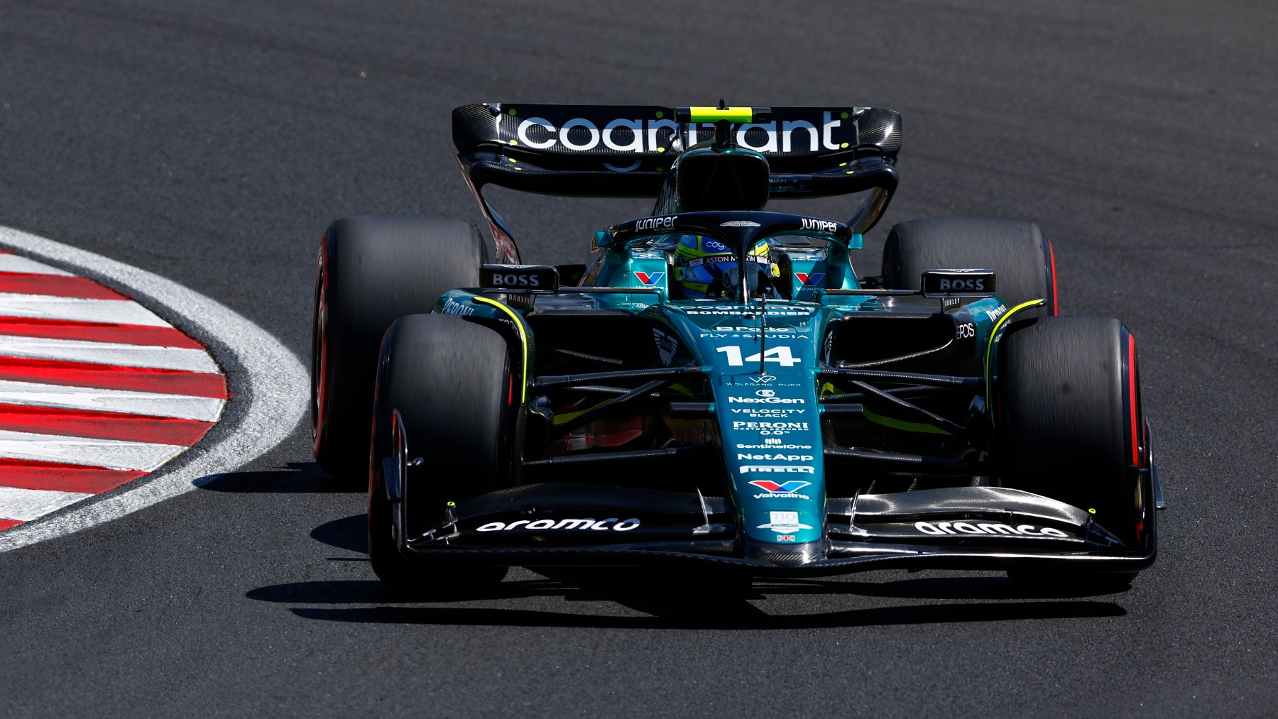Fernando Alonso rodando en Hungría. (Getty)