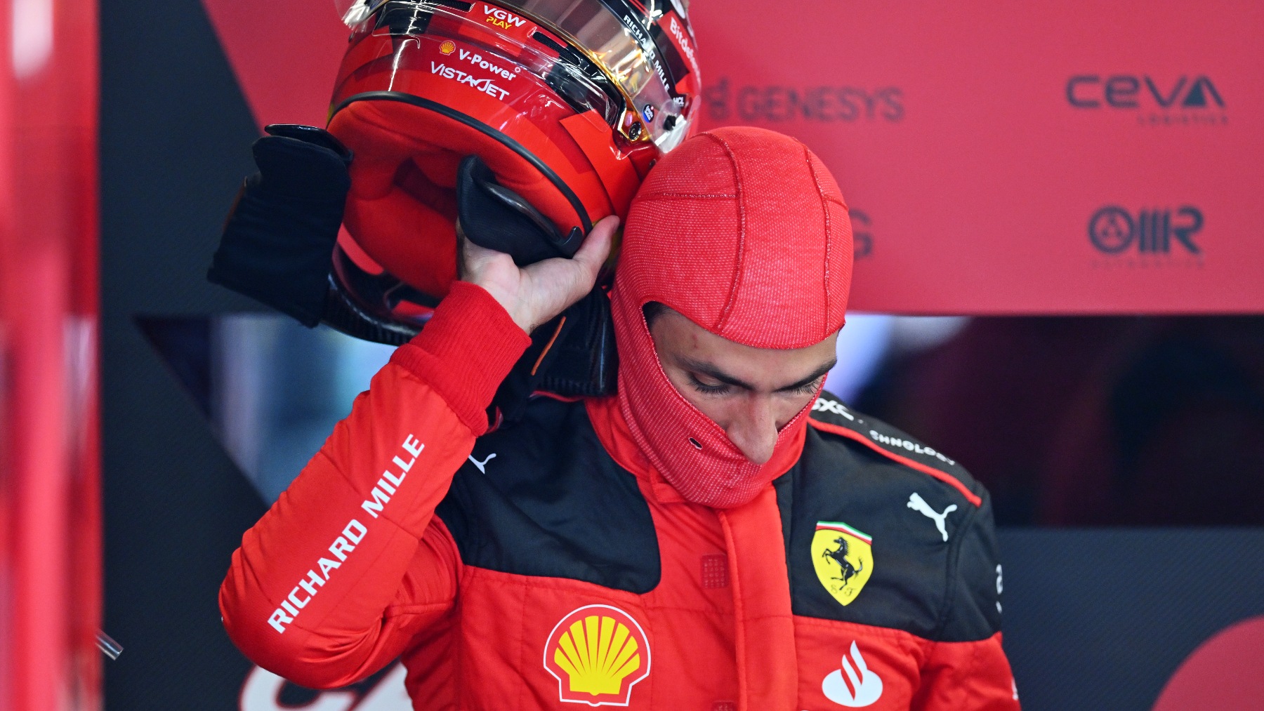 Carlos Sainz en el garaje de Ferrari. (Getty)